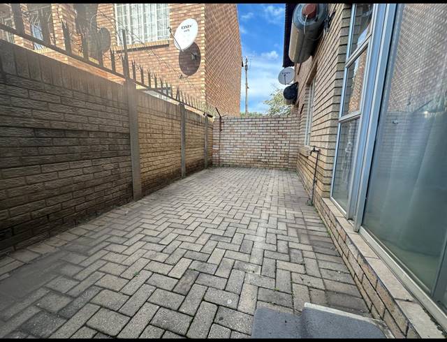 2 BEDROOM APARTMENT FOR SALE IN RUSTENBURG CENTRAL